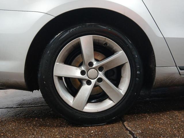 2011 VOLKSWAGEN PASSAT S B
