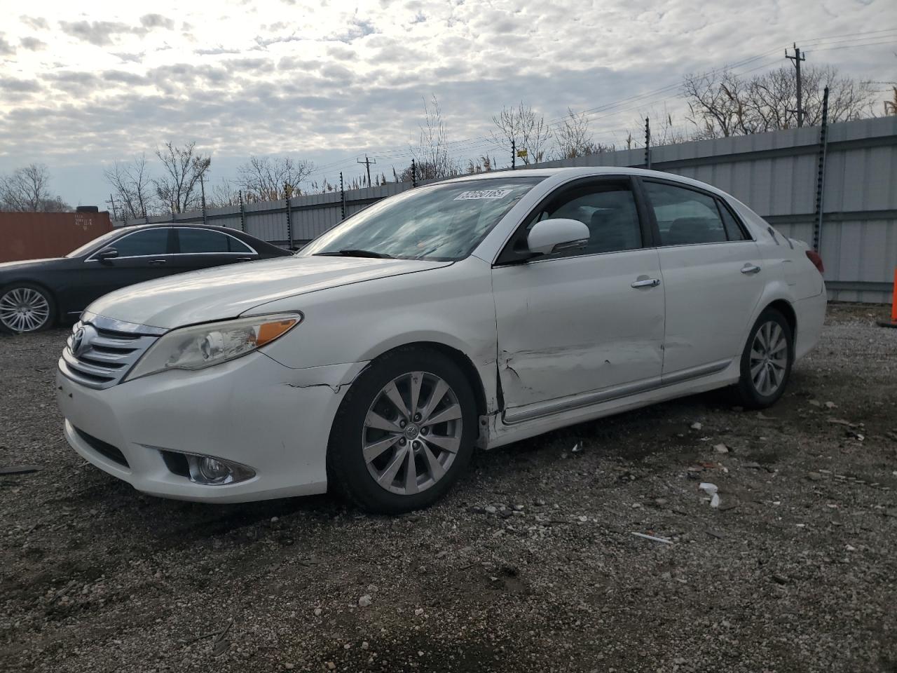 2011 Toyota Avalon Base zu verkaufen in Chicago Heights, IL - Rear End