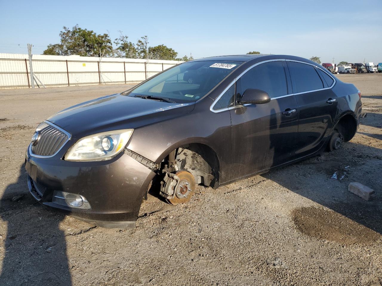 2013 Buick Verano Convenience na sprzedaż w Bakersfield, CA - Front End