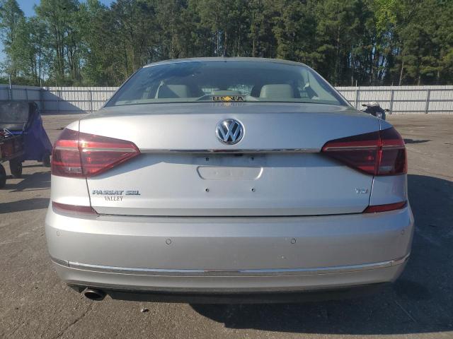  VOLKSWAGEN PASSAT 2017 Серебристый