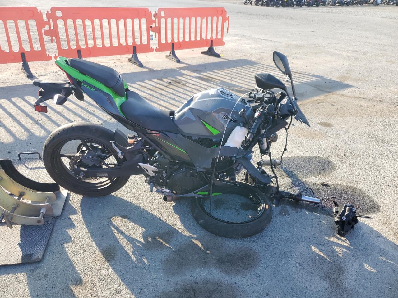 2019 Kawasaki Ex400 للبيع في San Diego، CA - Front End