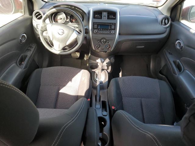  NISSAN VERSA 2018 Czerwony