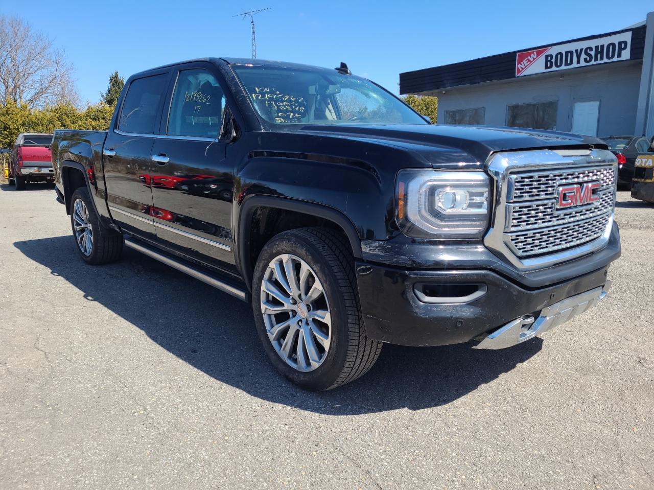 Ottawa, ON에서 판매 중인 2017 Gmc Sierra K1500 Denali - Damage History