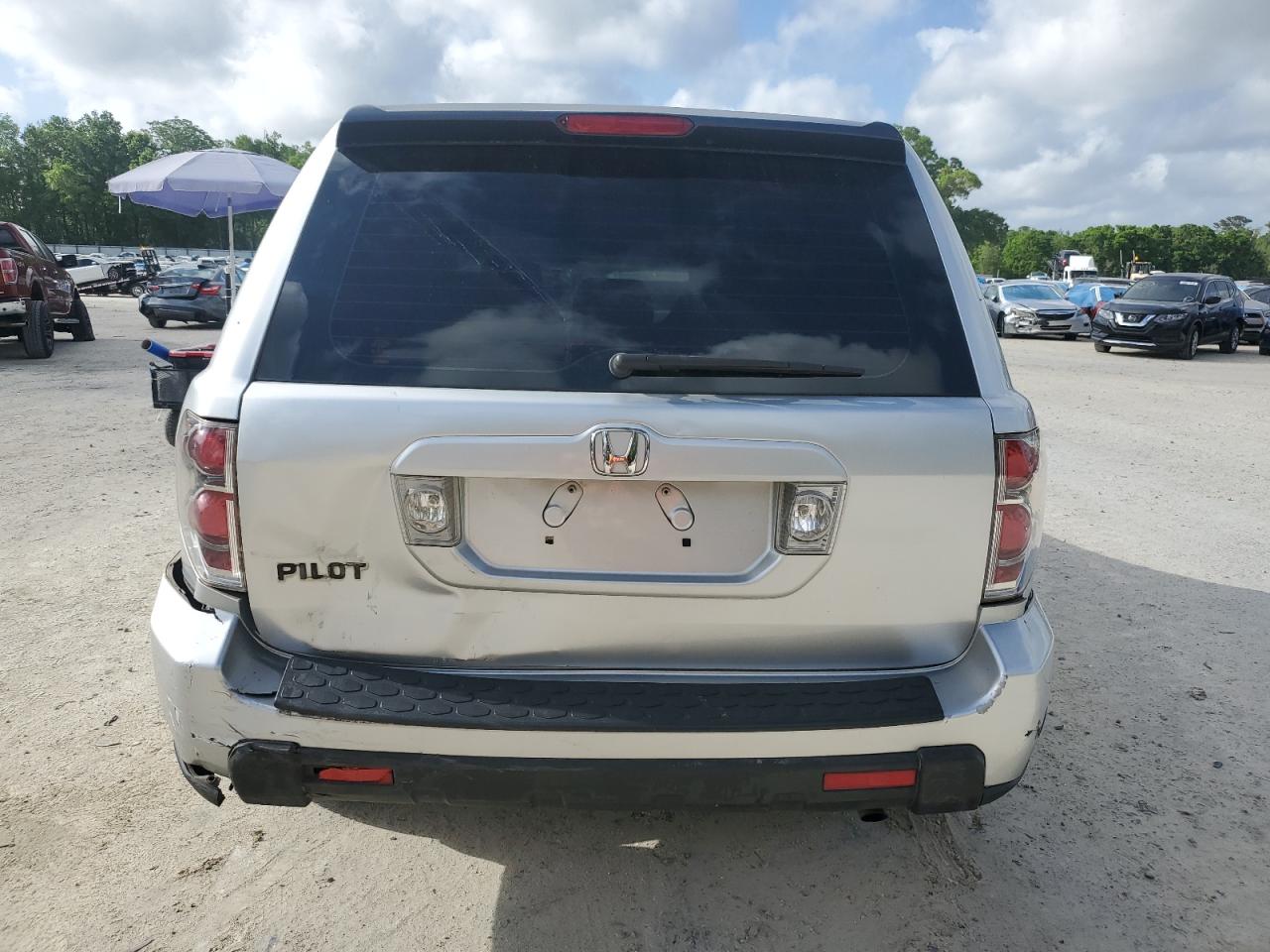 2006 Honda Pilot Lx VIN: 5FNYF28116B017569 Lot: 70622425