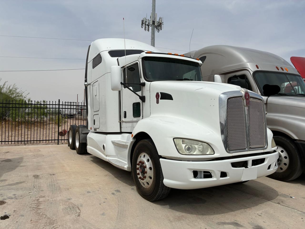 2012 Kenworth Construction T660 продається в Anthony, TX - Minor Dent/Scratches