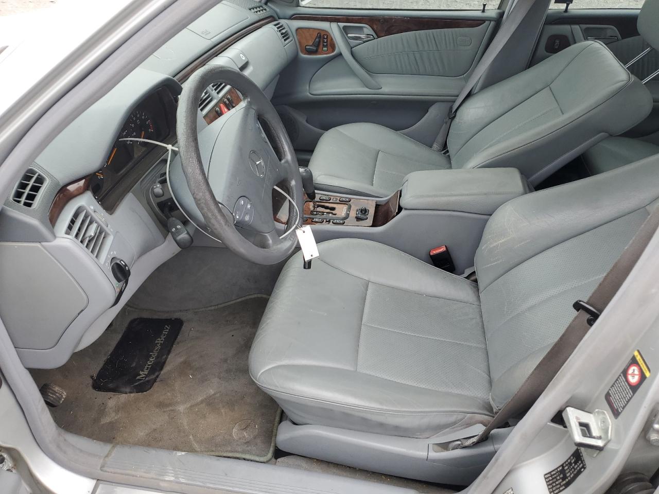 2000 Mercedes-Benz E 320 VIN: WDBJF65J1YB099417 Lot: 54656915