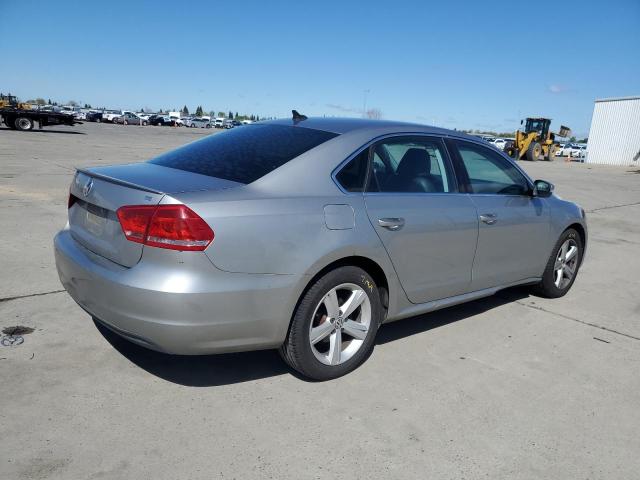  VOLKSWAGEN PASSAT 2013 Сріблястий