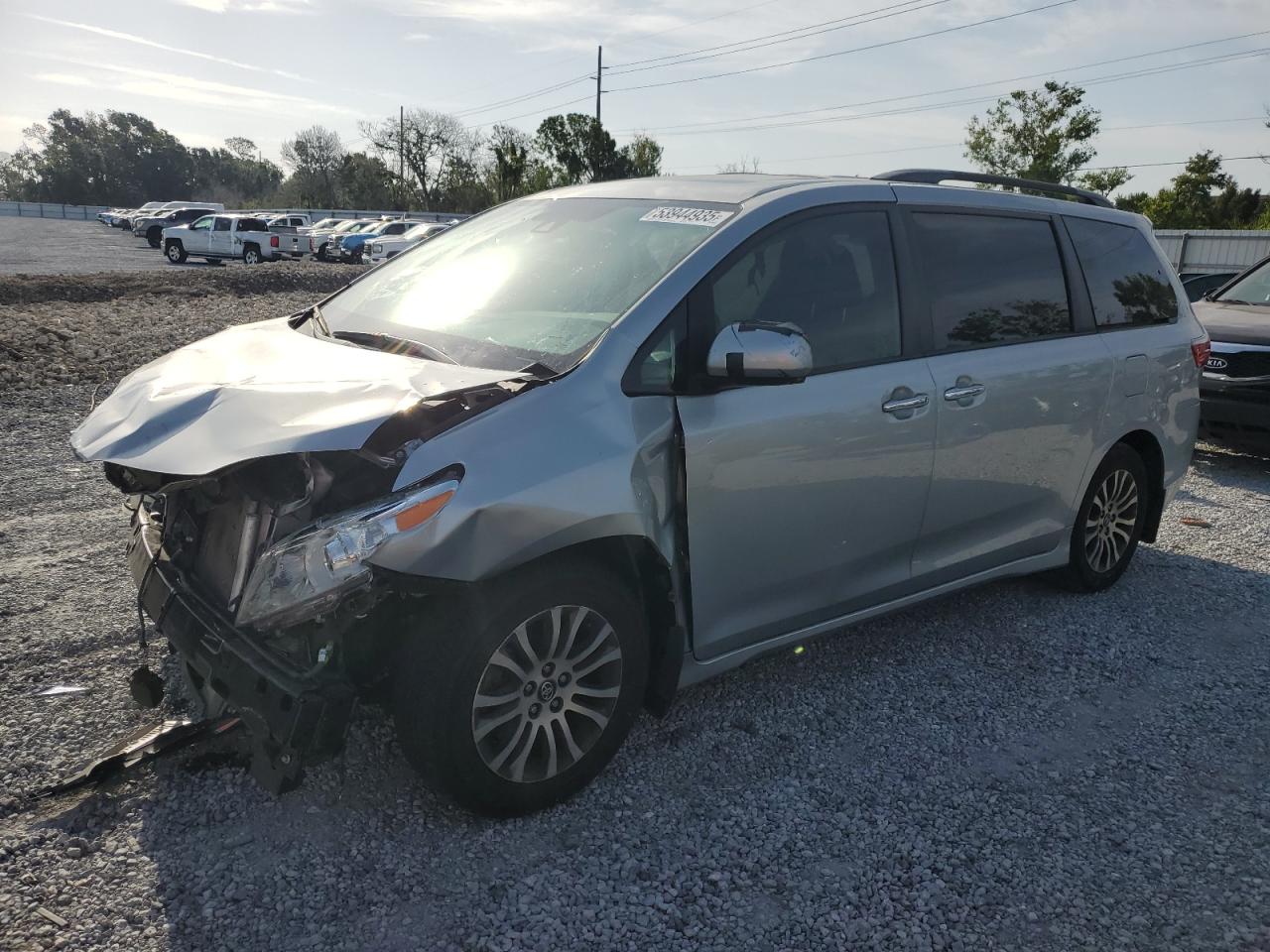 2019 Toyota Sienna Xle for Sale in Riverview, FL - Front End