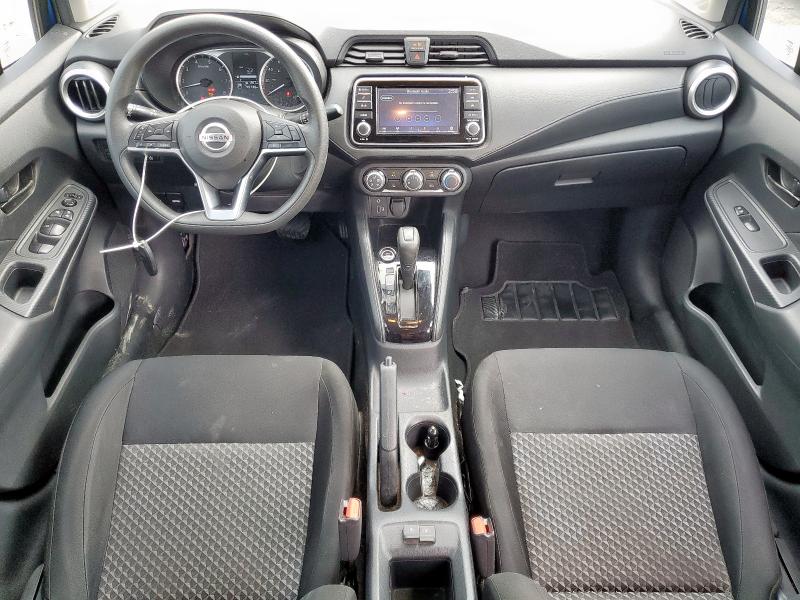  NISSAN VERSA 2021 Синій