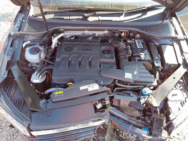 2019 VOLKSWAGEN PASSAT SE
