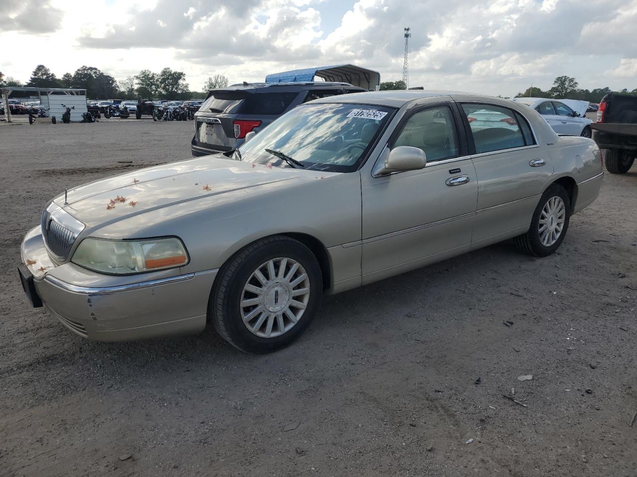 2004 Lincoln Town Car Executive იყიდება Newton-ში, AL - Rear End