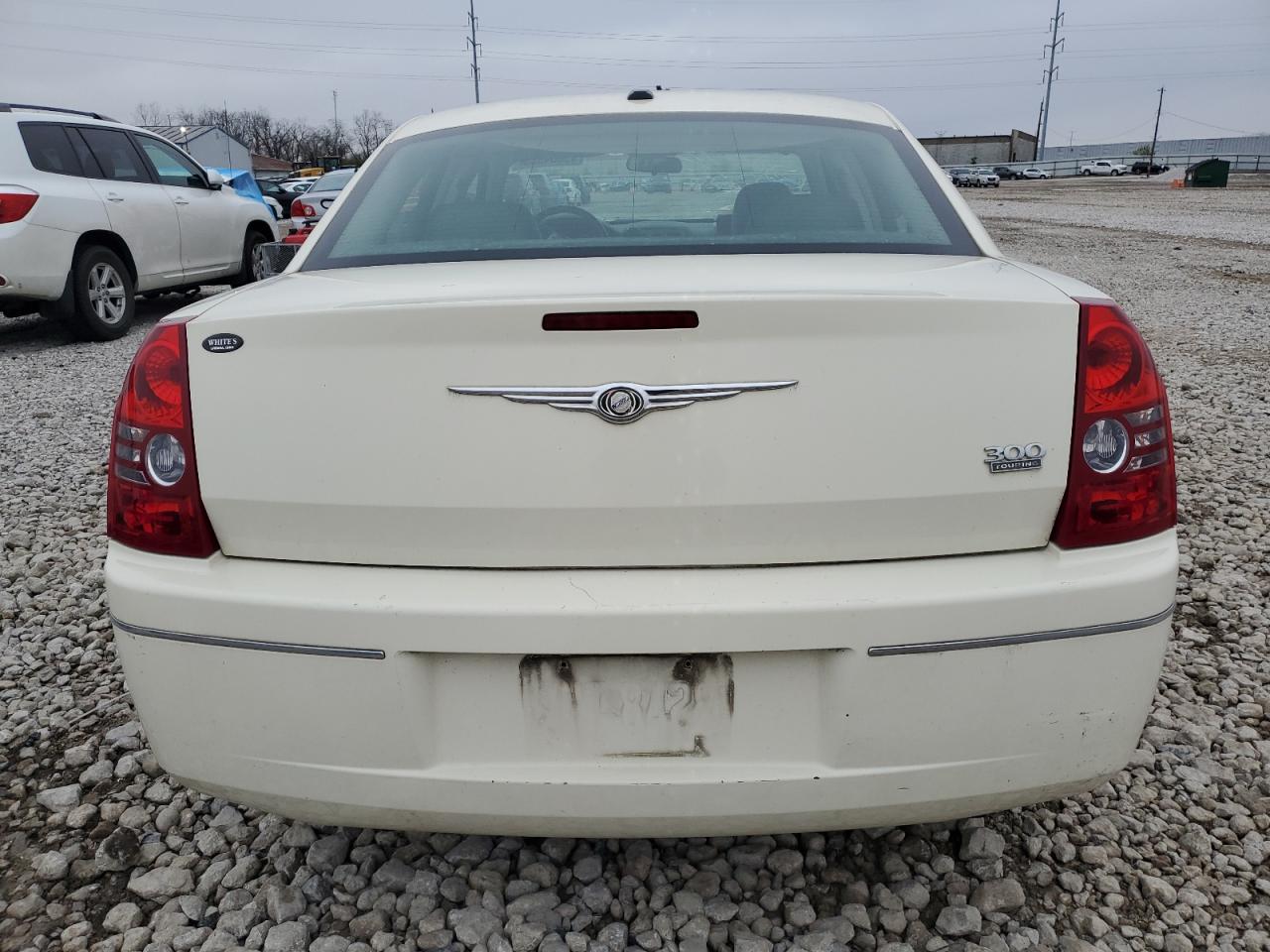 2010 Chrysler 300 - Image 6