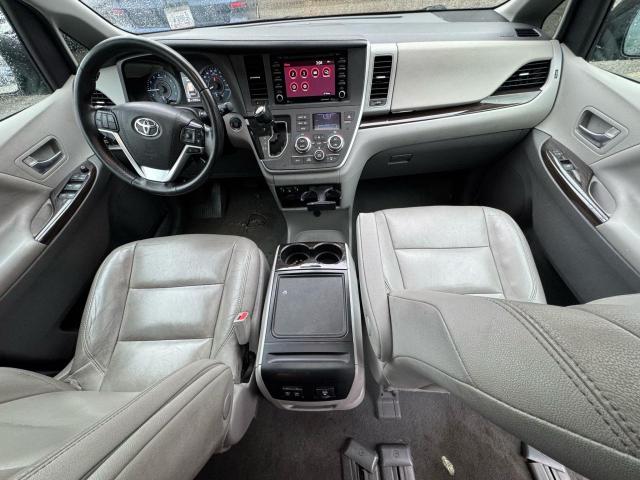 2020 TOYOTA SIENNA XLE