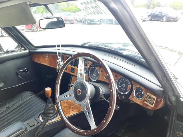 1975 MG B GT