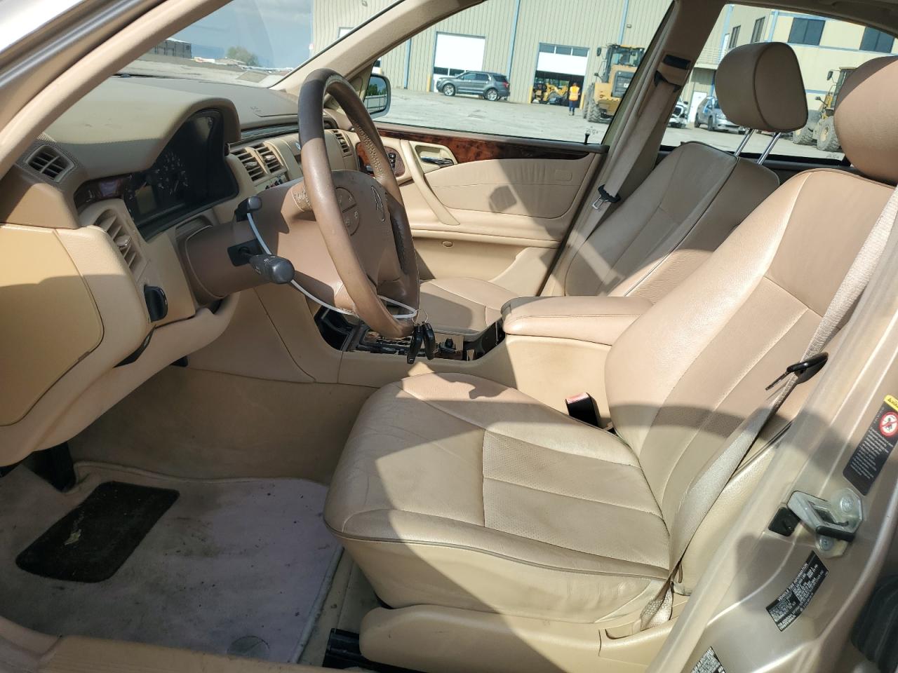 2001 Mercedes-Benz E 320 VIN: WDBJF65J41B317646 Lot: 54506865