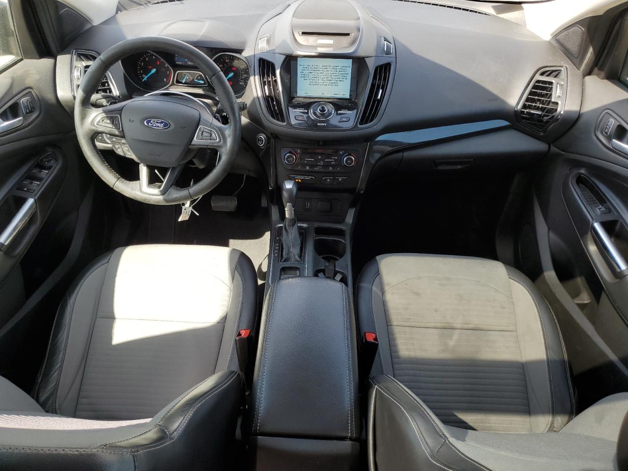 1FMCU9J90HUB19038 FORD ESCAPE 2017