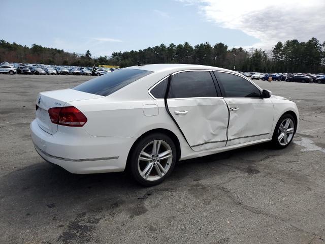 Sedans VOLKSWAGEN PASSAT 2015 Biały