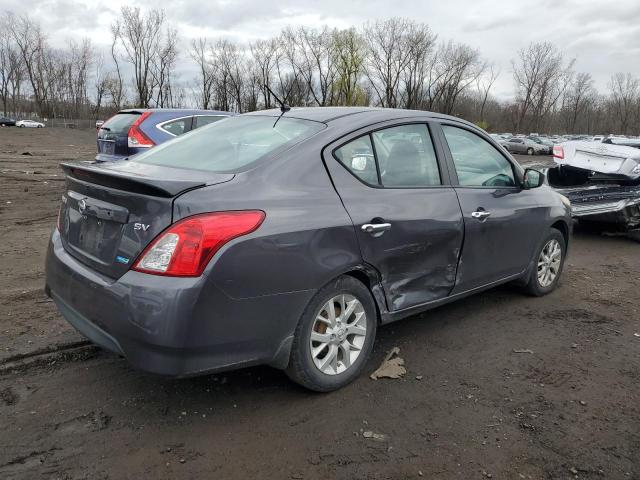 Седани NISSAN VERSA 2015 Сірий