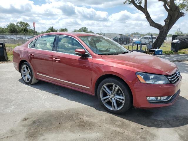  VOLKSWAGEN PASSAT 2015 Красный