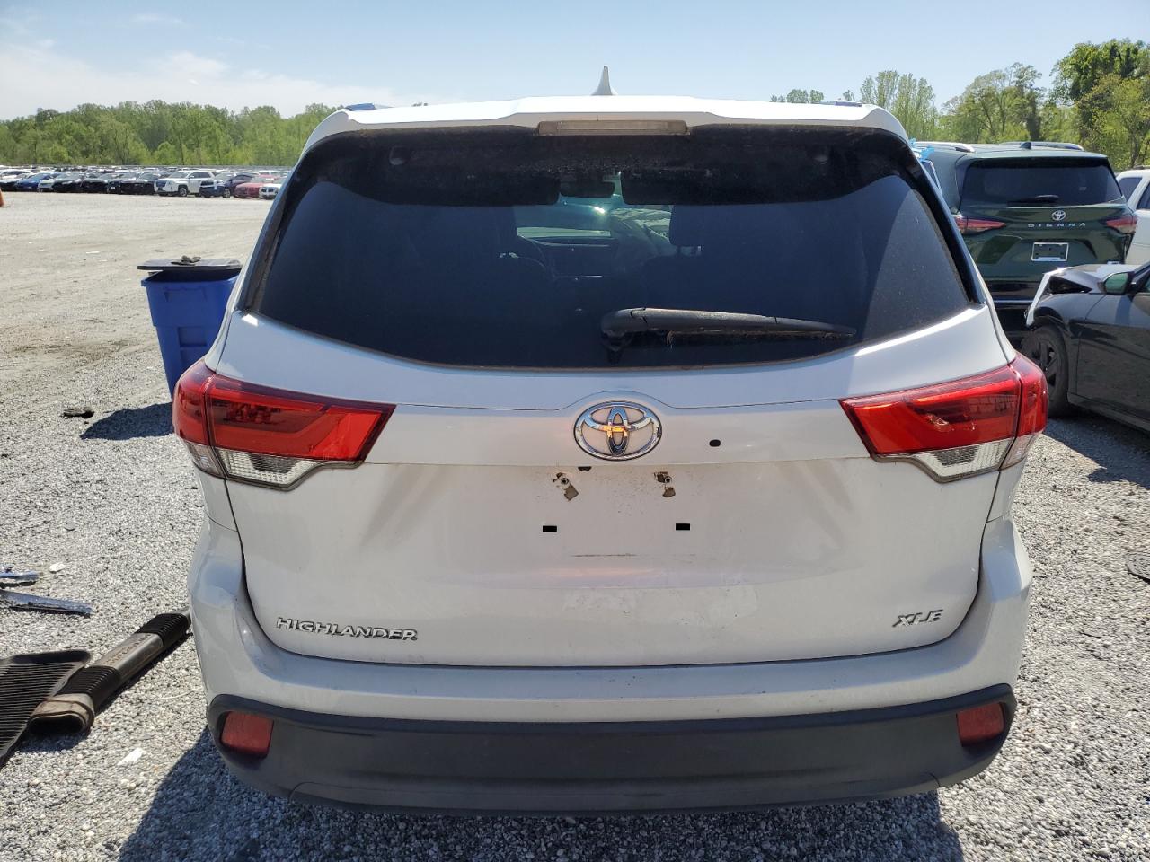 2018 Toyota Highlander Se VIN: 5TDKZRFH2JS271947 Lot: 53381585
