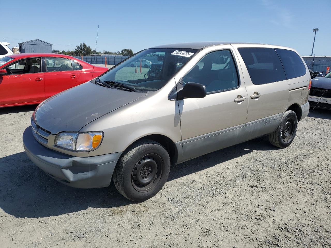 2000 Toyota Sienna Ce იყიდება Antelope-ში, CA - Minor Dent/Scratches