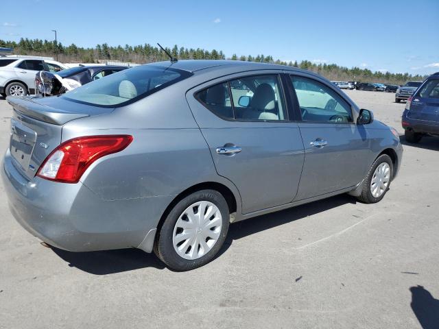 Седани NISSAN VERSA 2014 Сріблястий