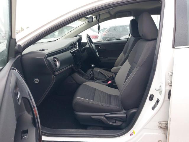 2016 TOYOTA AURIS BUSI