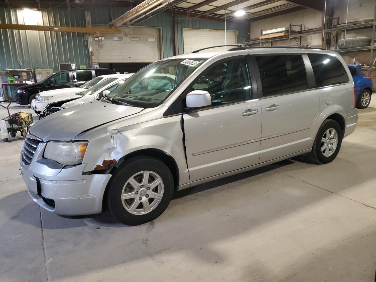 2010 Chrysler Town & Country Touring Plus იყიდება Eldridge-ში, IA - Front End
