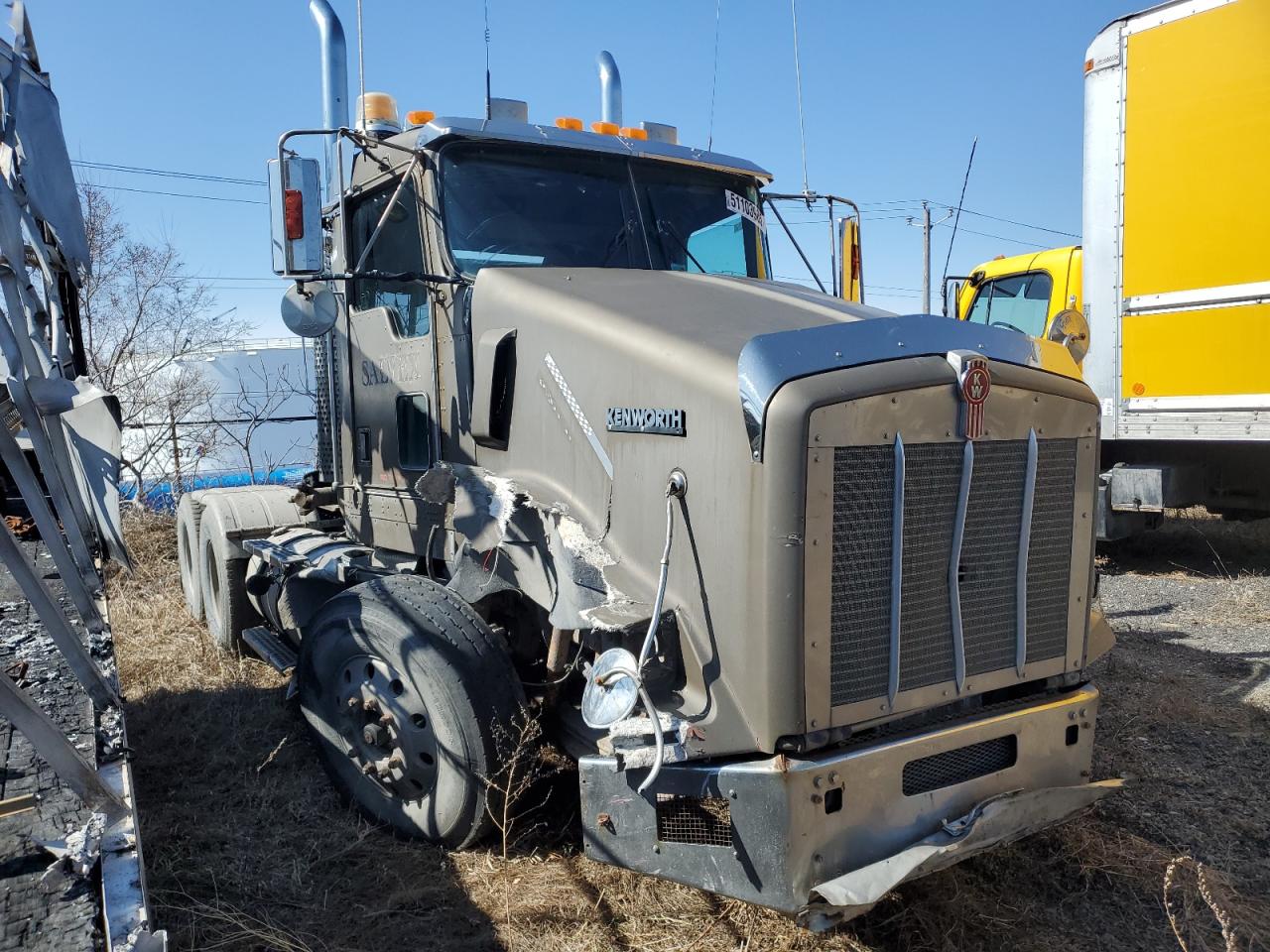 2002 Kenworth Construction T800 for Sale in Montreal-est, QC - Side