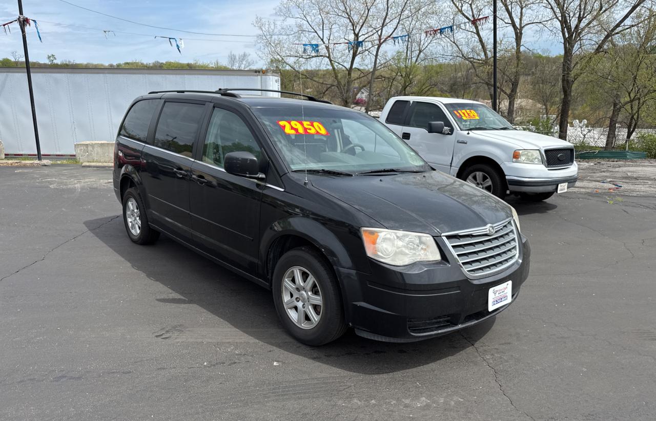 2010 Chrysler Town & Country Lx for Sale in Kansas City, KS - Normal Wear