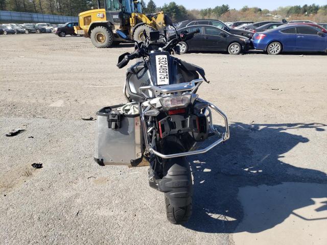  BMW R-SERIES 2022 Черный