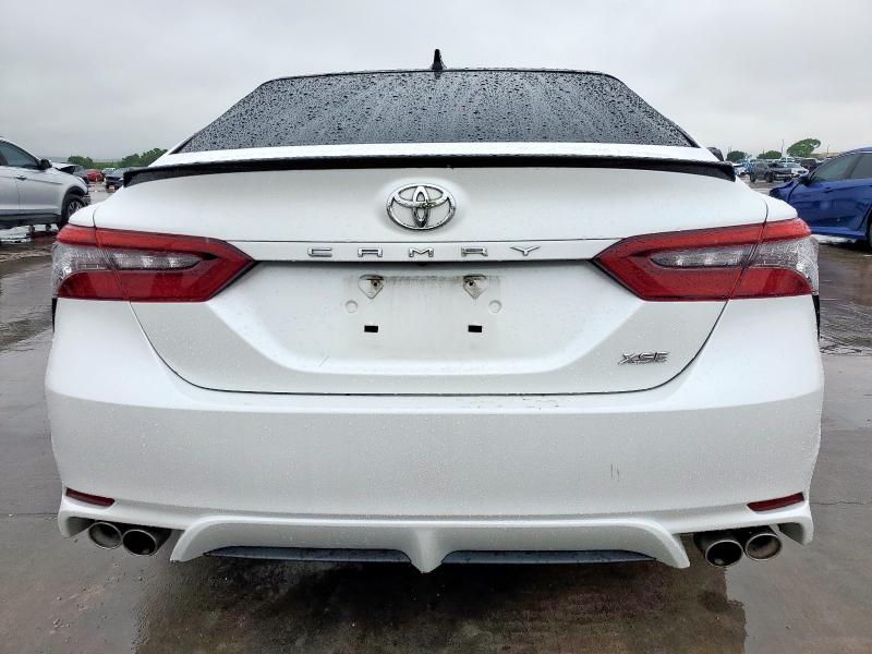  TOYOTA CAMRY 2021 Biały