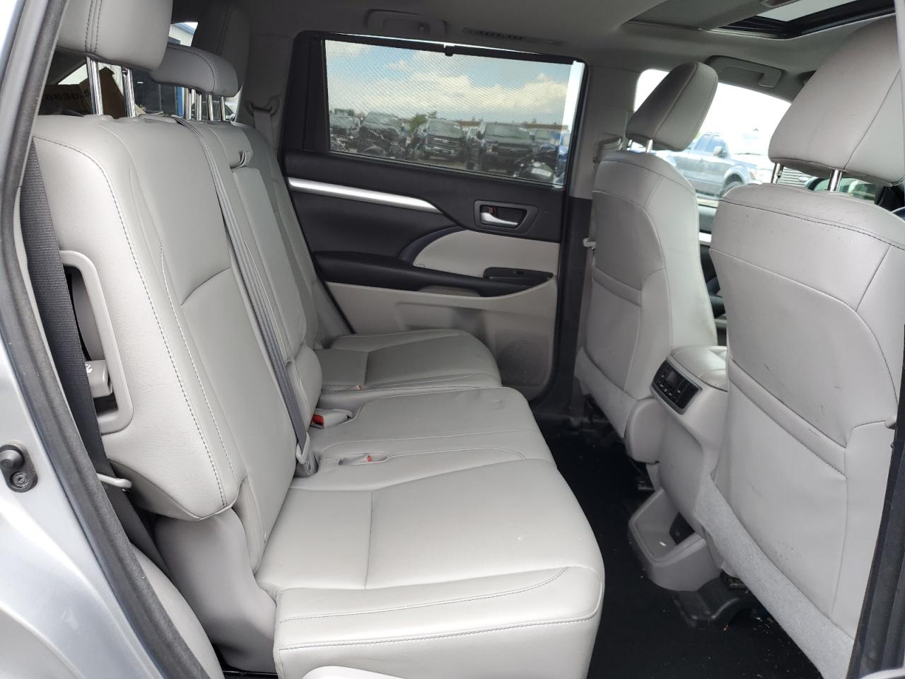 2016 Toyota Highlander Xle VIN: 5TDJKRFHXGS278458 Lot: 55229295