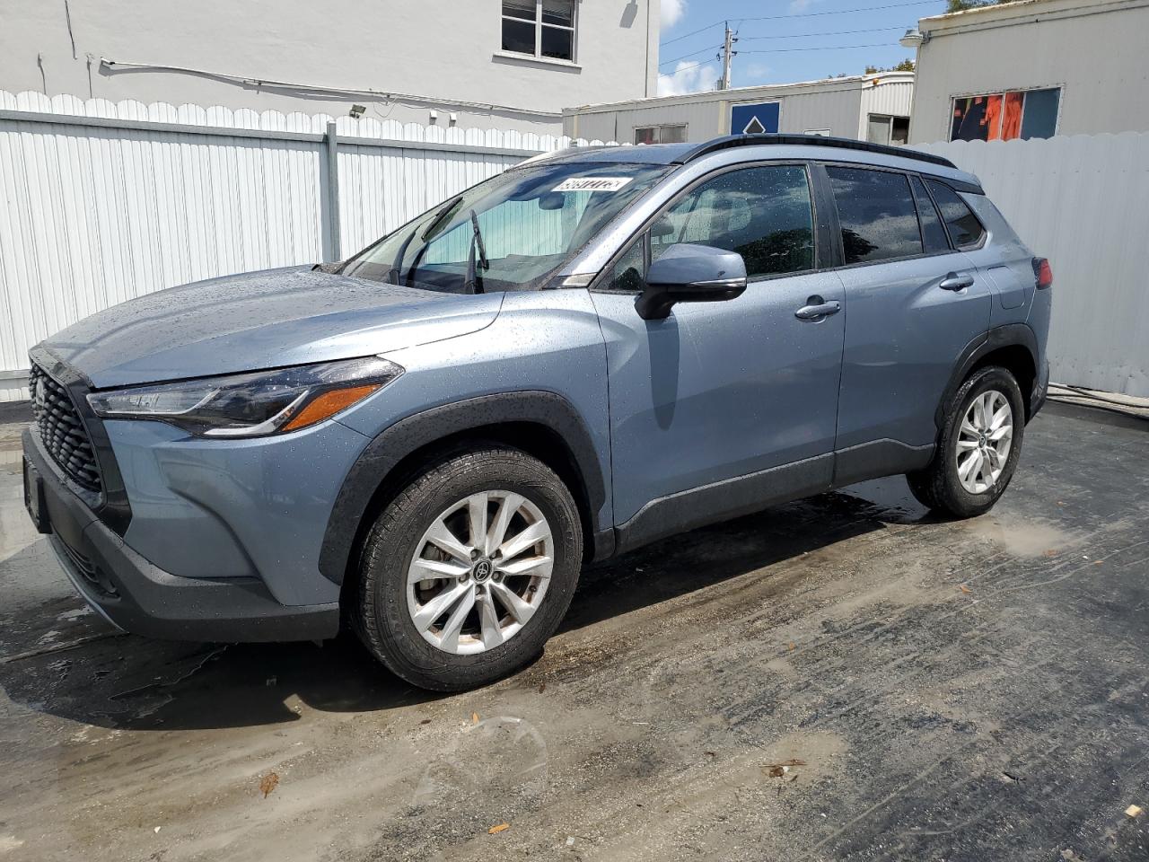 2022 Toyota Corolla Cross Le for Sale in Opa Locka, FL - Minor Dent/Scratches