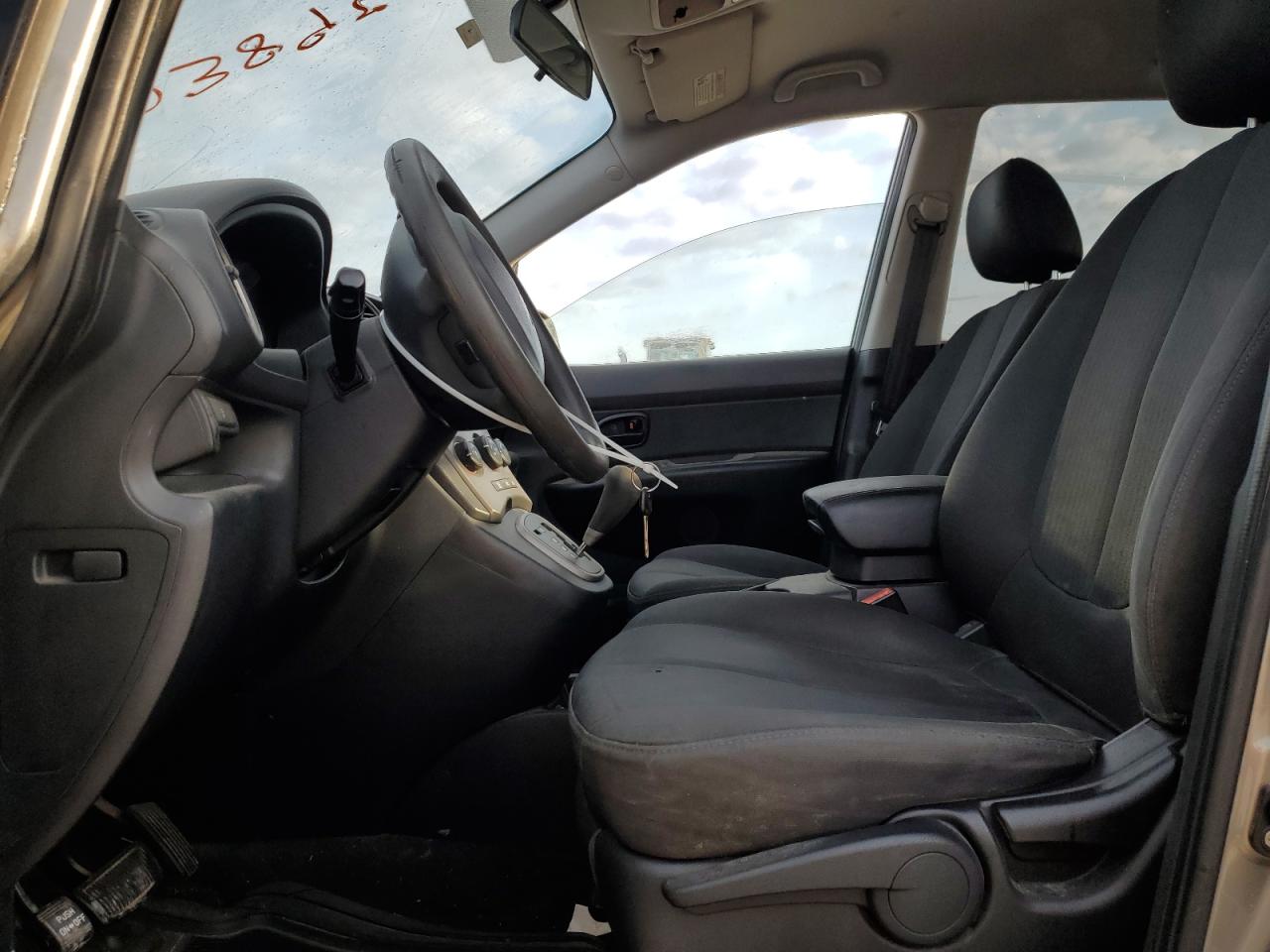 2009 Kia Rondo Base VIN: KNAFG528X97241832 Lot: 53323895