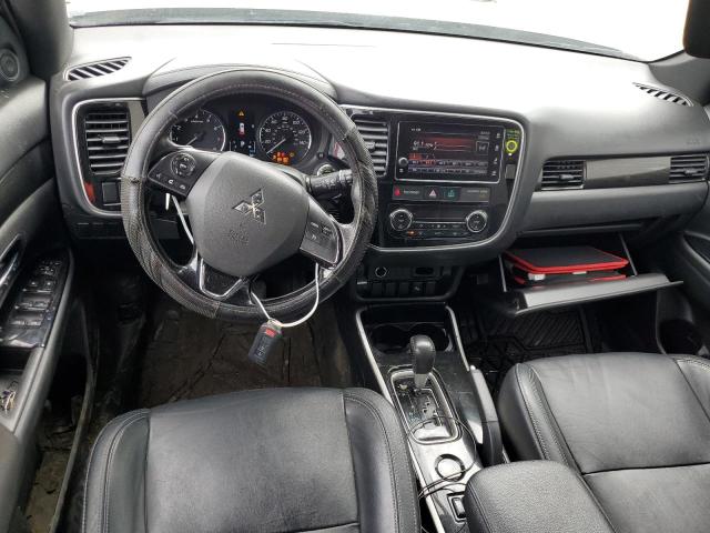  MITSUBISHI OUTLANDER 2018 Srebrny