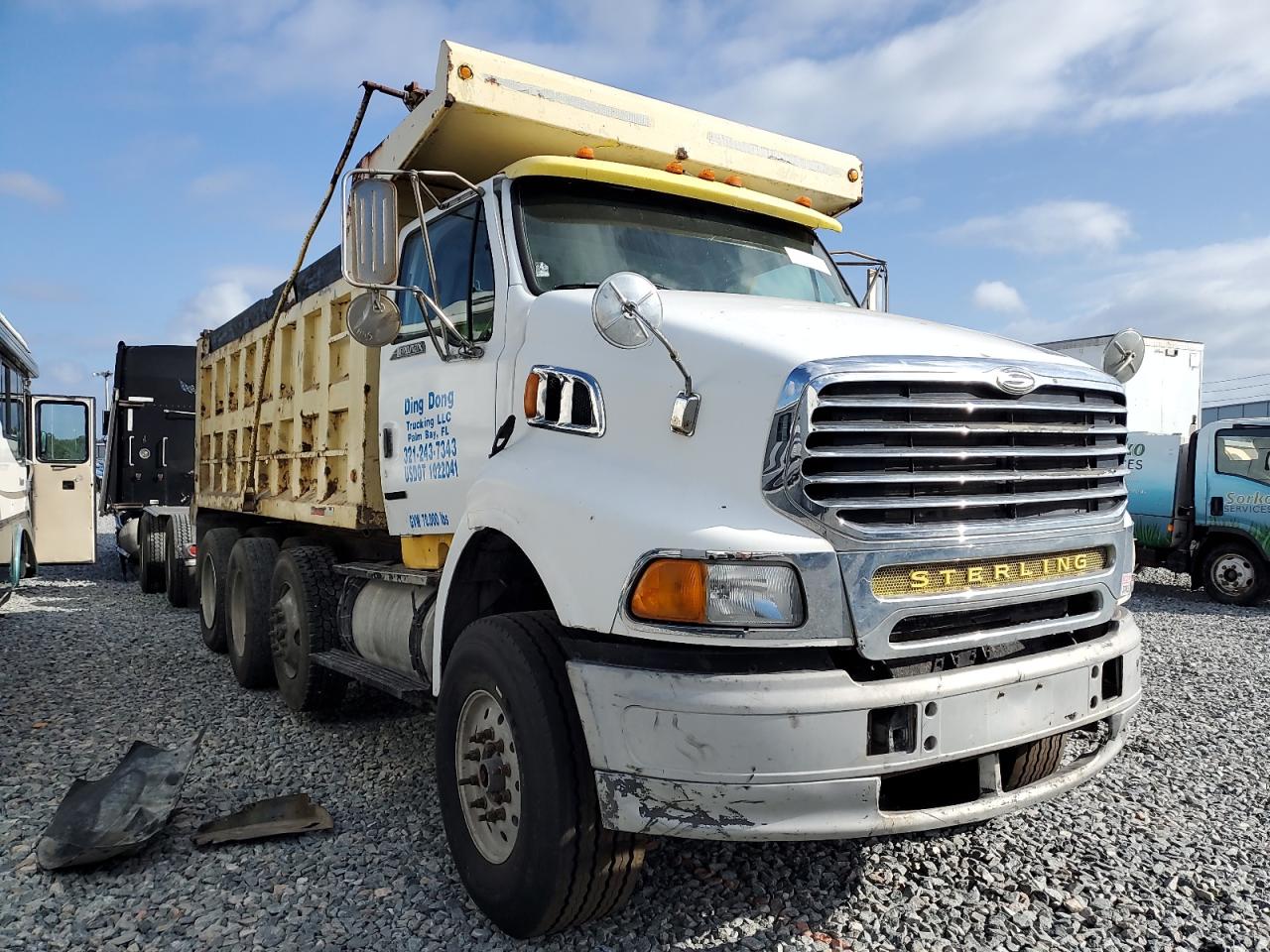 1997 Ford T9500 Dump Truck for Sale in Apopka, FL - Vandalism