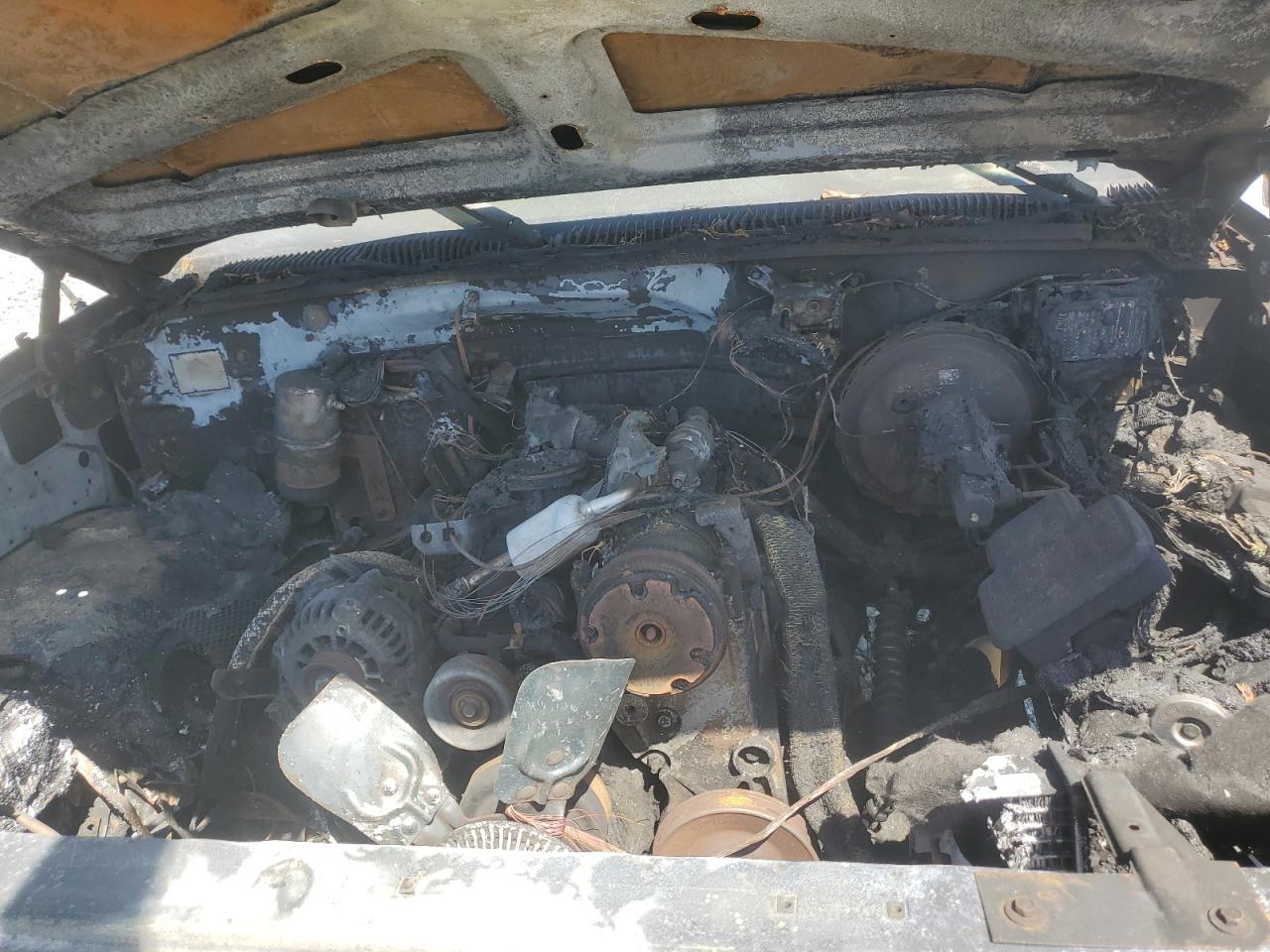 1996 GMC Yukon VIN: 1GKEK13R6TJ703573 Lot: 52451085