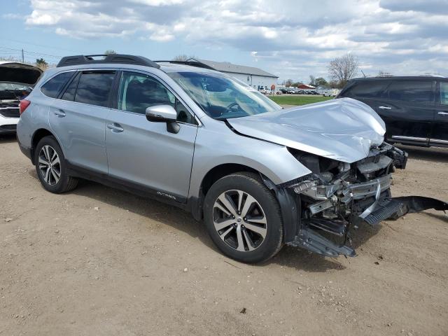  SUBARU OUTBACK 2018 Srebrny