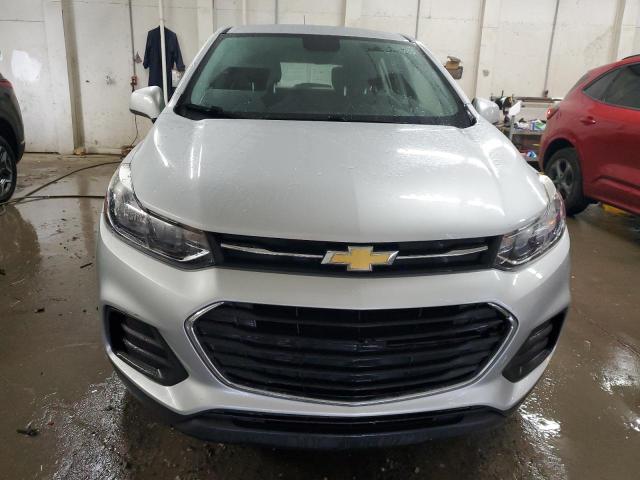  CHEVROLET TRAX 2018 Srebrny