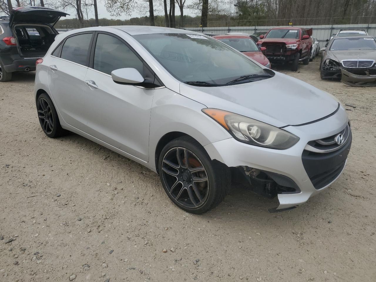 2013 Hyundai Elantra - Image 4