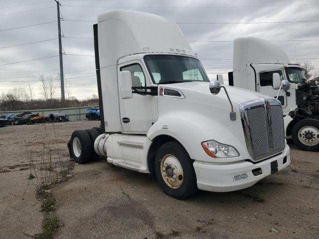 2014 Kenworth T680 Semi Truck