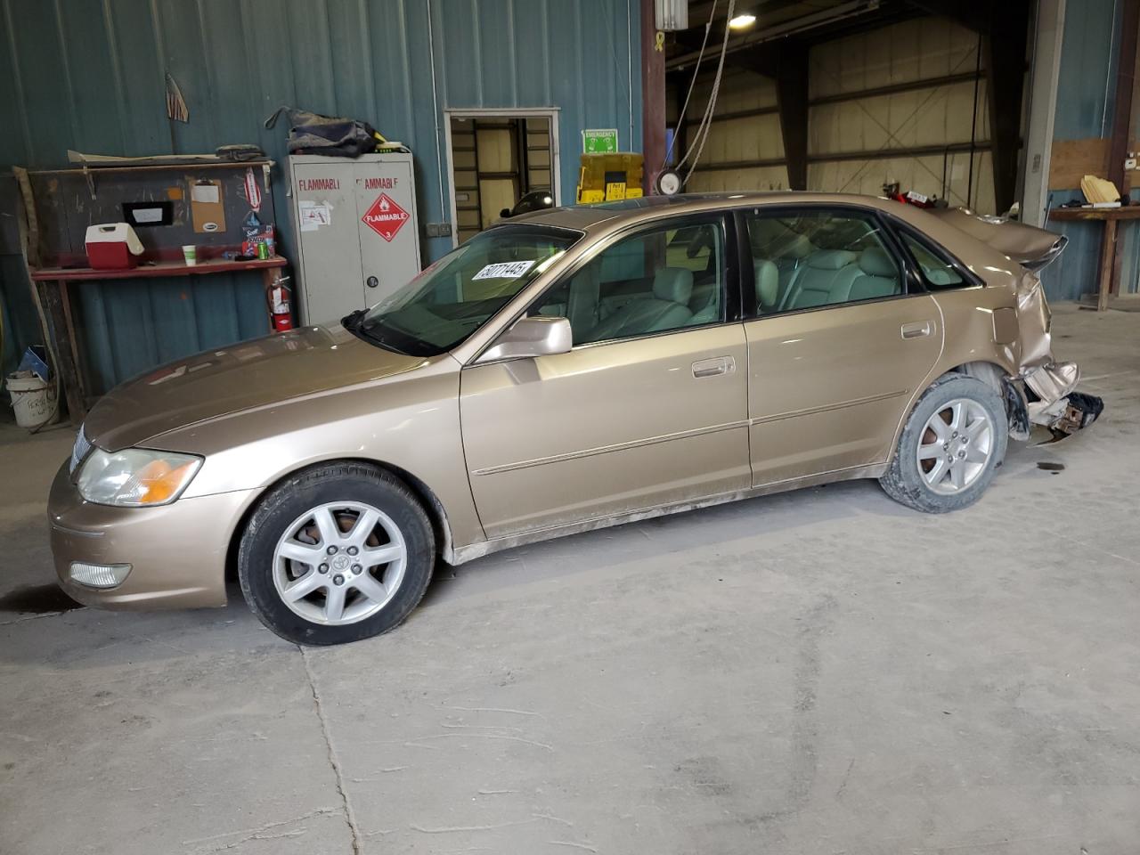 2002 Toyota Avalon Xl for Sale in Eldridge, IA - Rear End