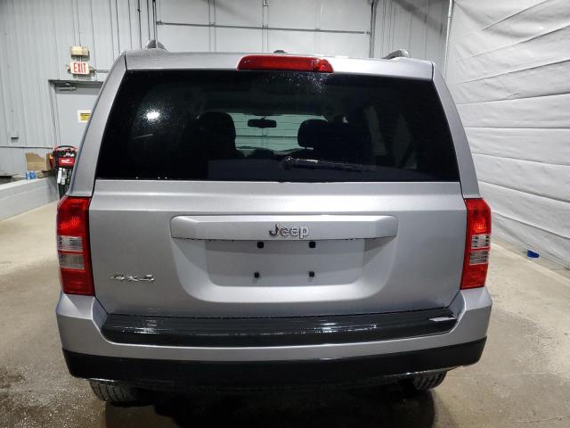  JEEP PATRIOT 2016 Srebrny