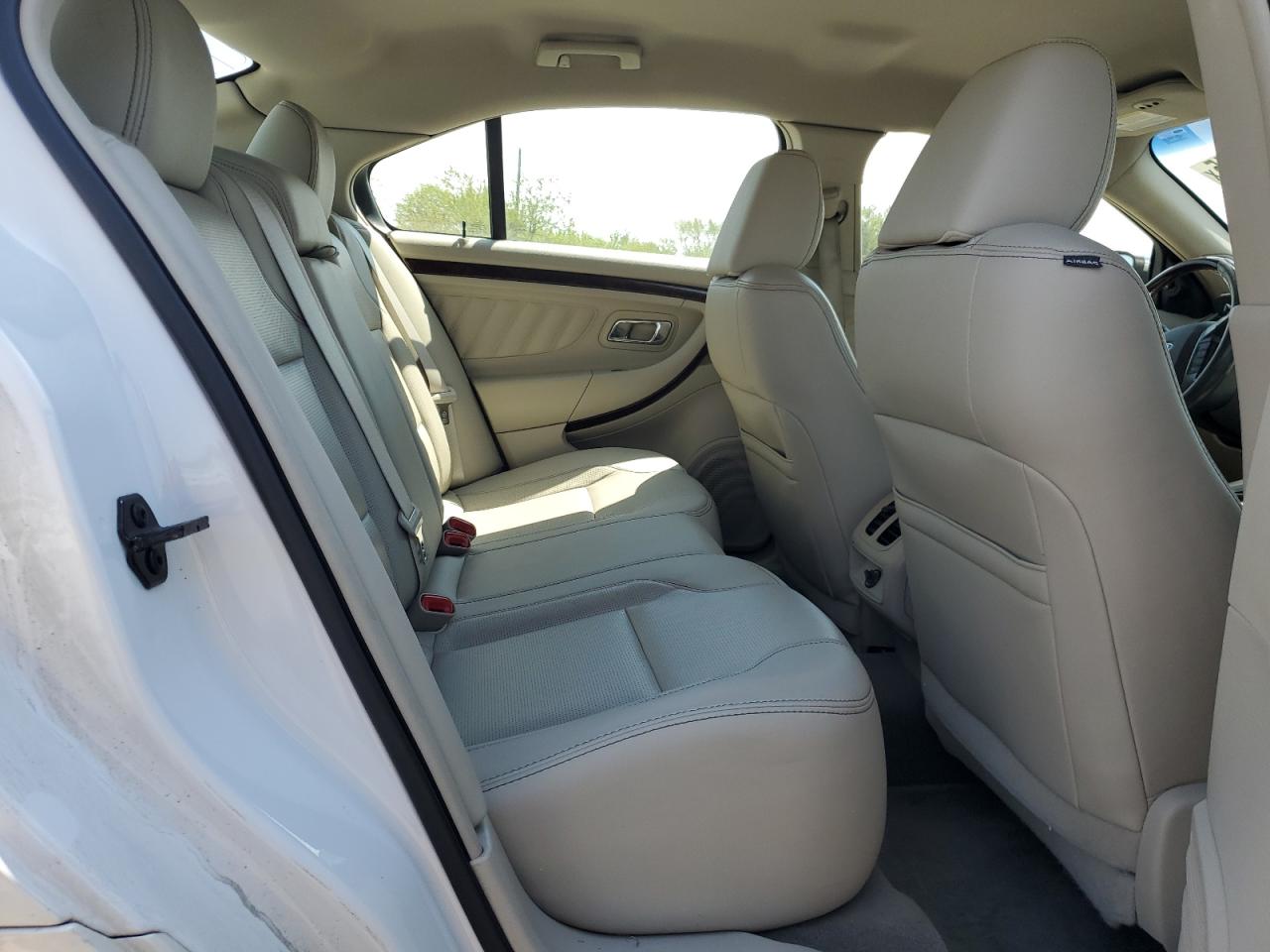 2011 Ford Taurus Limited VIN: 1FAHP2FW7BG146997 Lot: 54203745