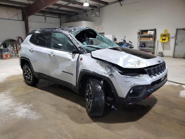  JEEP COMPASS 2024 Srebrny