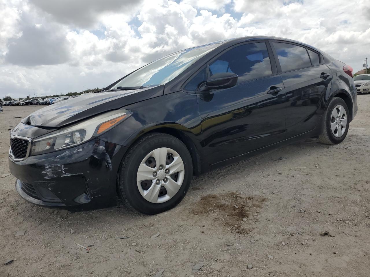 2017 Kia Forte Lx продається в West Palm Beach, FL - Front End