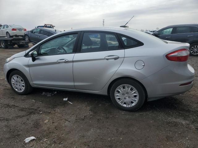 Sedans FORD FIESTA 2015 Srebrny