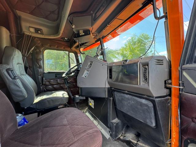 2004 FREIGHTLINER CONVENTIONAL CLASSIC 120