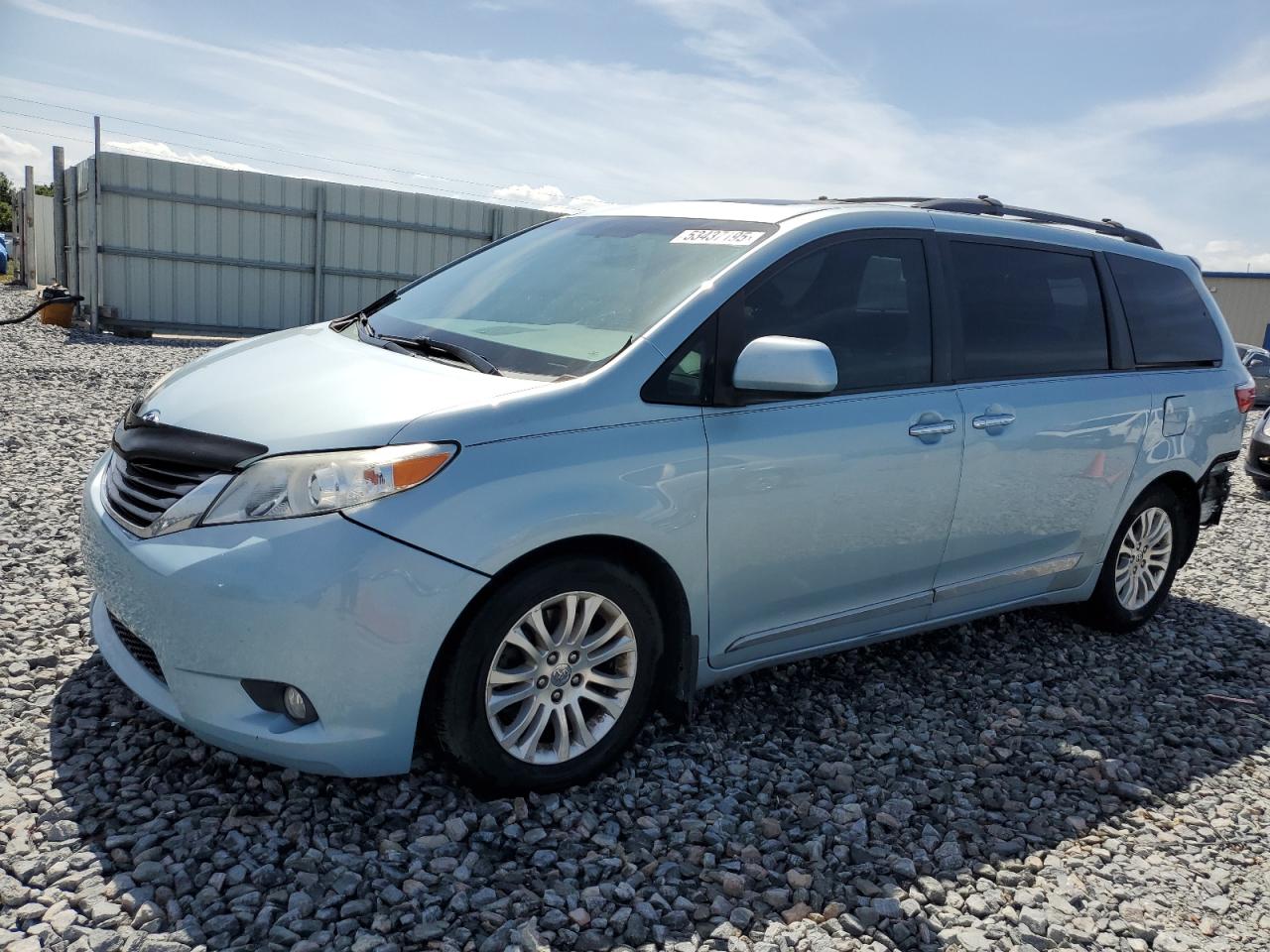 2015 Toyota Sienna Xle for Sale in Arcadia, FL - Rear End